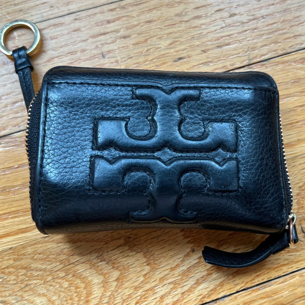 Tory Burch Wallet- Black / Zip Closure